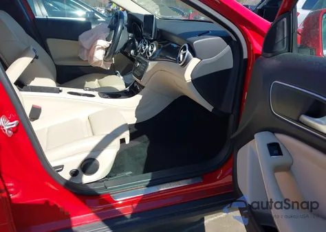 2016 Mercedes-Benz Gla 250 z USA, uszkodzony, nr VIN WDCTG4EB0GJ214334